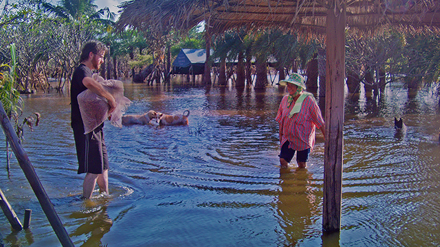 Steve delivers dog food in flood area, (c) Kinship Circle